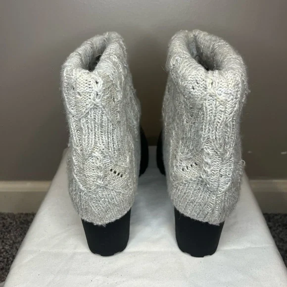 Muk Luks Knit Cuff Buttoned Ankle Boots in Cream and Black - Picture 5 of 7